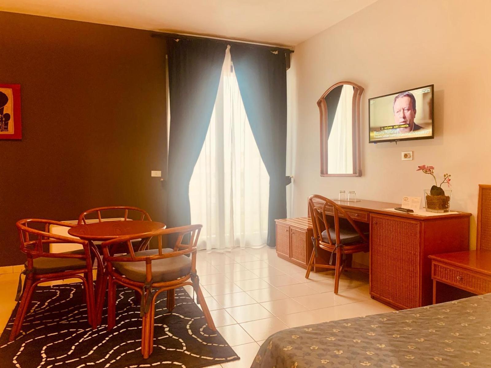 River Park Hotel Амелия Экстерьер фото