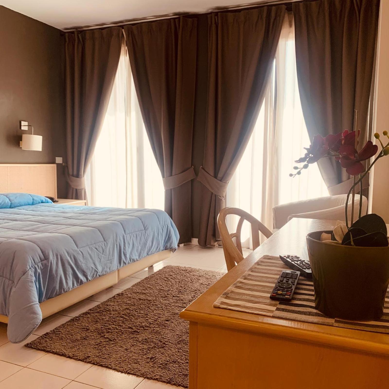 River Park Hotel Амелия Экстерьер фото