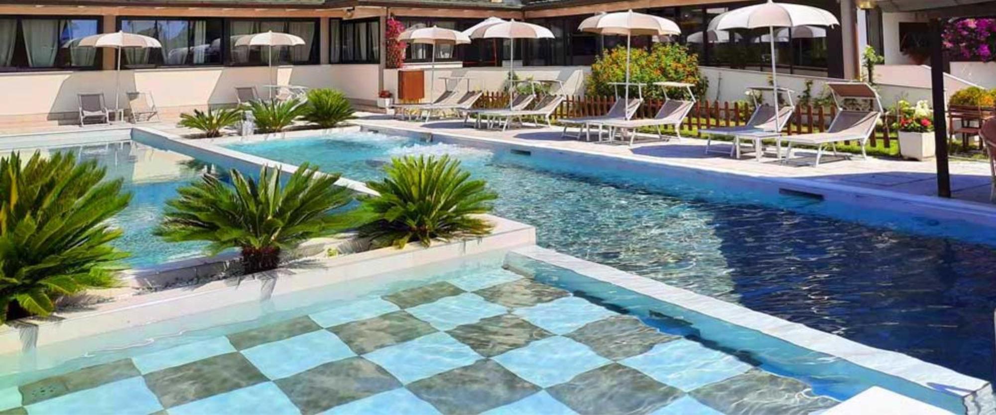 River Park Hotel Амелия Экстерьер фото